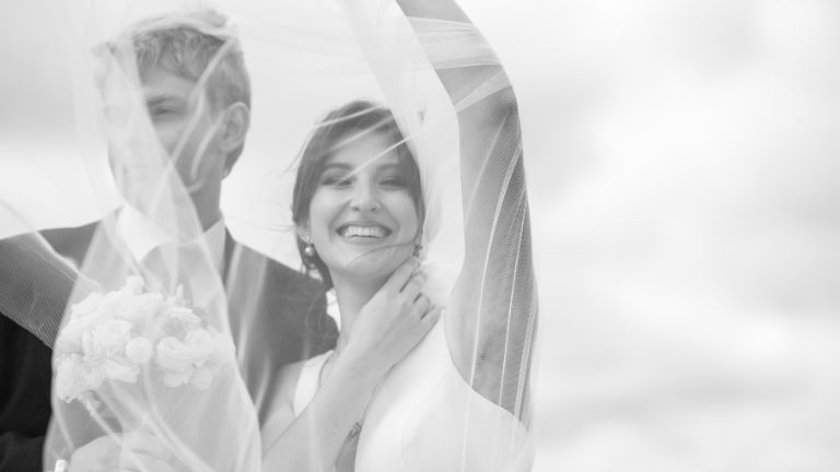 Tania sesja ślubna w plenerze za granicą: 3 szybkie kierunki ze Szczecina (Piza, Budapeszt, Kopenhaga)